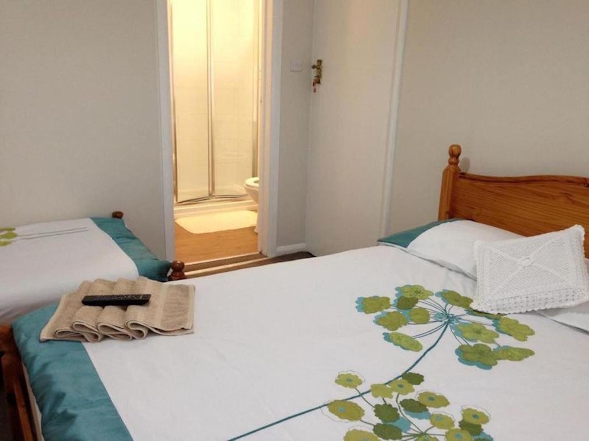 Room In Guest Room - Comfortable Family Room With Tv, Free Fast Wifi, Sleeps 4 With 1 Bunk Bed 海斯 外观 照片